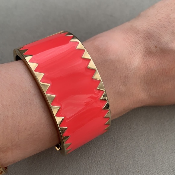 🤩🔥CORAL Enamel Bangle Wide Bracelet - Picture 2 of 10